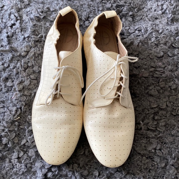 House of Harlow flats - Picture 1 of 4